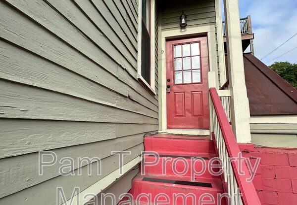 124 E HENRY ST