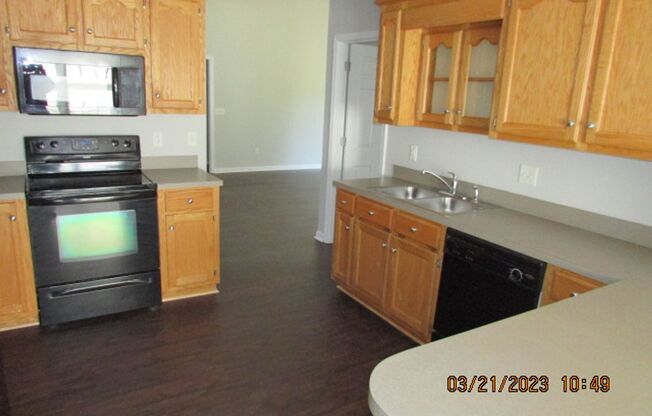 3 beds, 2 baths, $1,600