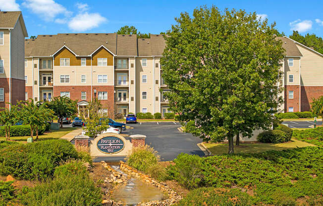 the preserve at ballantyne commons commons building entrance and landscaping