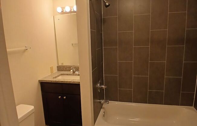 2 beds, 1 bath, 800 sqft, $1,025, Unit 662106