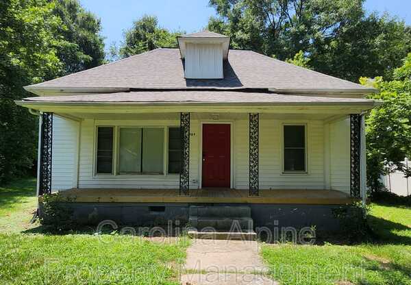 509 E HOLLY ST
