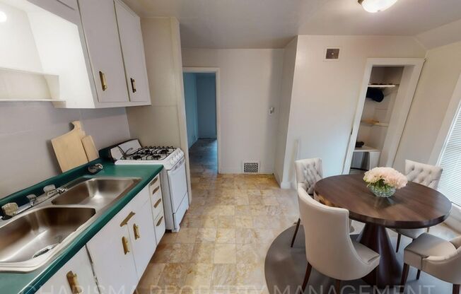 Studio, 1 bath, 425 sqft, $599, Unit 817 W 11th Street #3