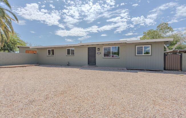 3 Bedroom plus Den!!  FULLY FURNISHED & WIFI INCLUDED !!