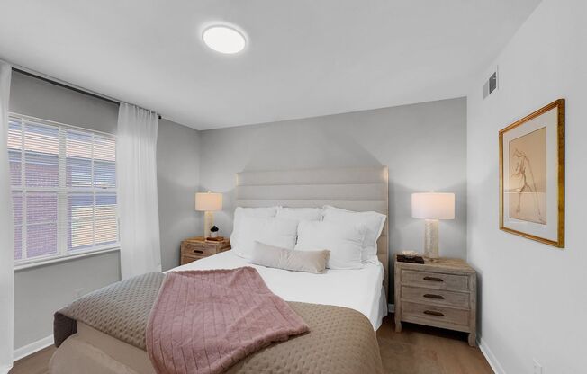 2 beds, 1 bath, 990 sqft, $1,165, Unit 3914