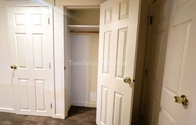 3 beds, 1 bath, $2,195, Unit # #B