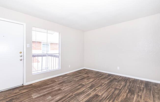 1 bed, 1 bath, 560 sqft, $895