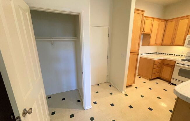 1 bed, 1 bath, 618 sqft, $1,900, Unit 1073 #104