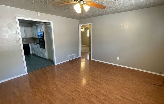 2 beds, 1 bath, 1,000 sqft, $1,095