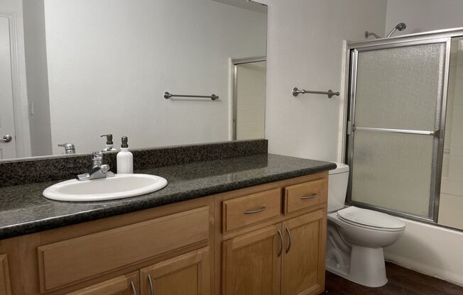 2 beds, 1 bath, 890 sqft, $2,555, Unit 0031