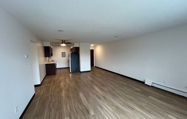 2 beds, 1 bath, 975 sqft, $1,490, Unit 2700-226