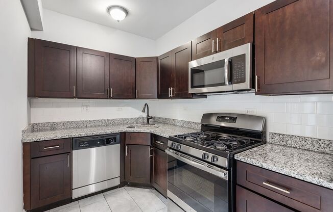 Studio, 1 bath, 375 sqft, $1,395, Unit 409