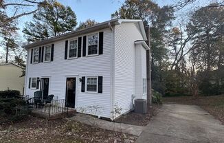 Great Location ! This 2 bedrooms, 1.5 bath townhome is conveniently located in Greer close to shopping, restaurants, GSP, downtown Greer, Greenville and Spartanburg!