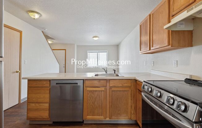 Updated 2 Bedroom Duplex in SE! Brand New Appliances!