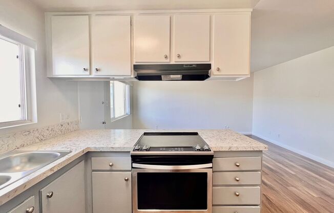 1 bed, 1 bath, 530 sqft, $1,975, Unit 12