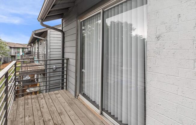 2 beds, 1 bath, 886 sqft, $995