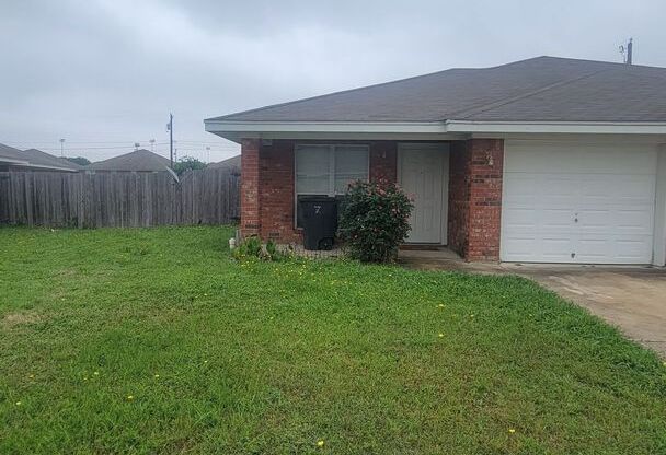 3 beds, 2 baths, $1,250