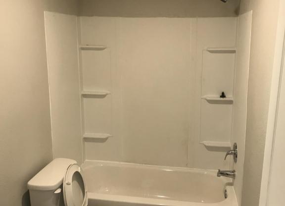 1 bed, 1 bath, 600 sqft, $749