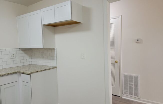 2 beds, 2.5 baths, $1,575, Unit 1230 Oakplace Dr SW - Unit B