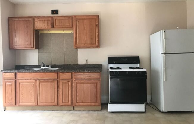 1 bed, 1 bath, $800, Unit 943 Dewey UP