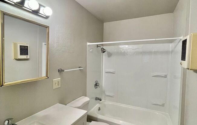 3 beds, 1 bath, $1,795, Unit 6348