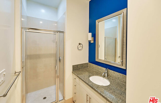 2 beds, 2 baths, $3,300, Unit 1008