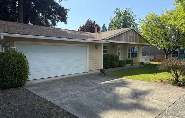 Beautiful 3 Bedroom Ranch Style House with 2 Car Garage, Fences Yard, Fireplace, Workshop & MORE!