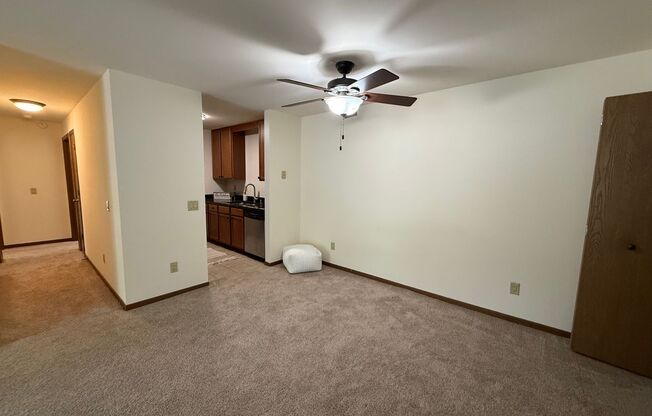 2 beds, 1 bath, 965 sqft, $1,665, Unit 7741RE