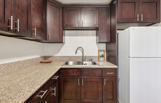 2 beds, 1 bath, 700 sqft, $2,128, Unit 545-1001