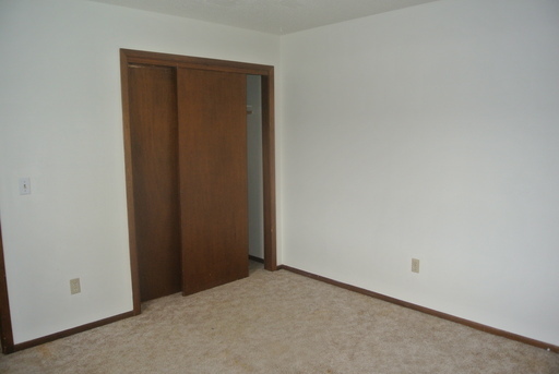 2 beds, 1 bath, $625, Unit A