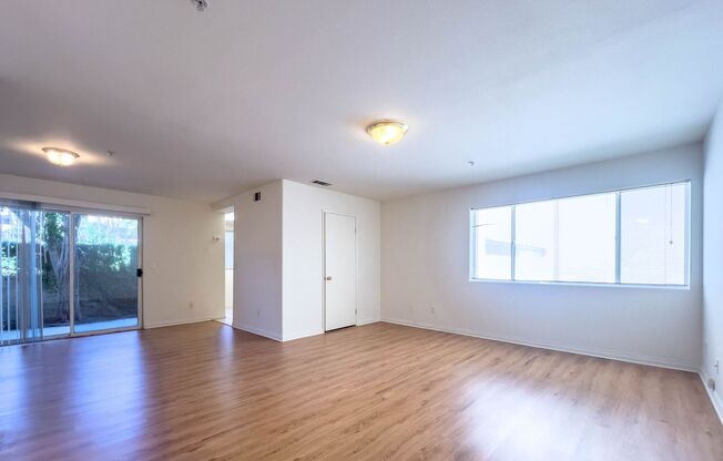 553 E Angeleno Ave