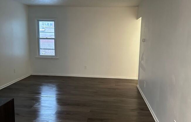 2 beds, 1 bath, $1,450, Unit 671 Up