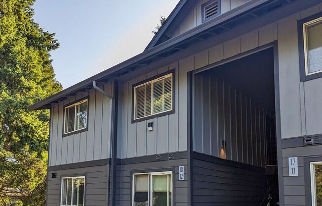 2 beds, 2 baths, 950 sqft, $1,325, Unit 18