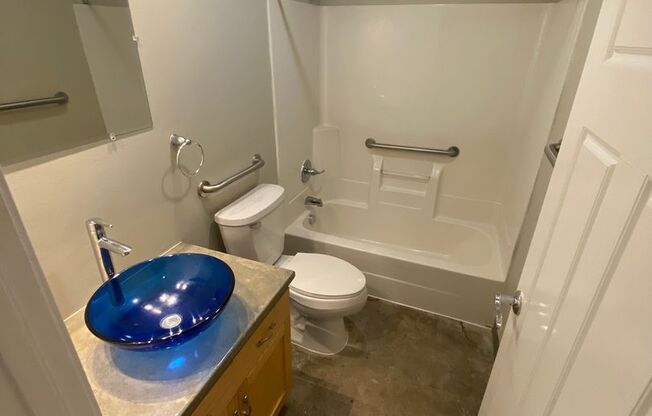 2 beds, 2 baths, 1,100 sqft, $850, Unit 616