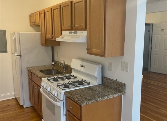 Studio, 1 bath, 999 sqft, $1,700, Unit 3