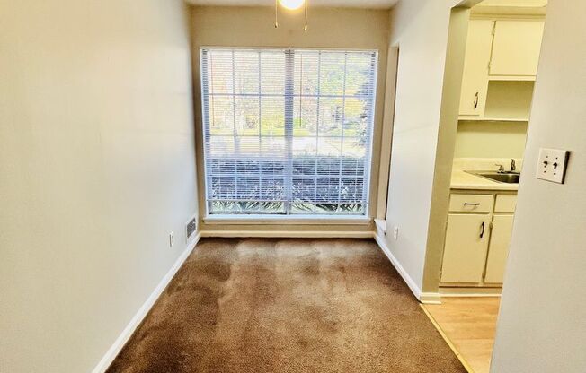 1 bed, 1 bath, 725 sqft, $725, Unit 118 W Ormsby #A1