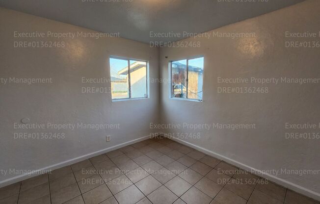 3 beds, 1 bath, $1,250