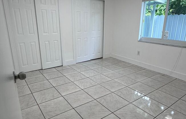 1864 NW 27th St
