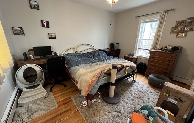 2 beds, 1 bath, $3,400, Unit 1A