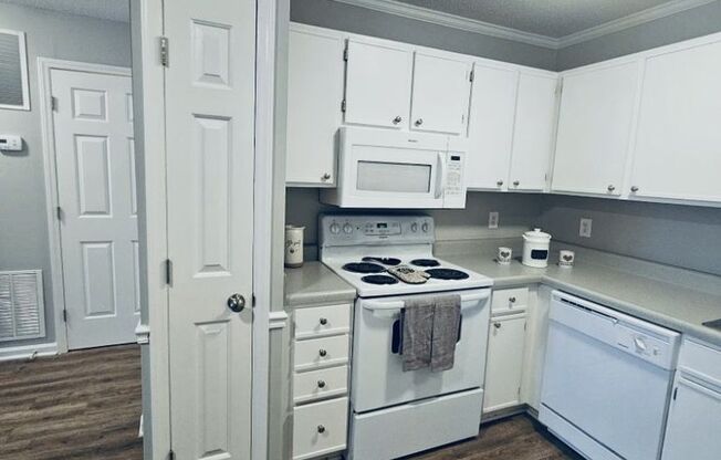 2 beds, 2 baths, 1,020 sqft, $1,195, Unit 1423