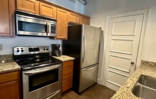 Upgraded 1 bedroom unit- Walking distance to campus!