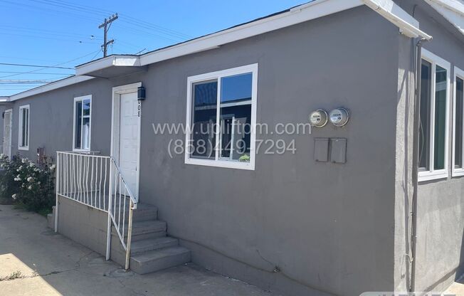 E 18th St (3004-6)