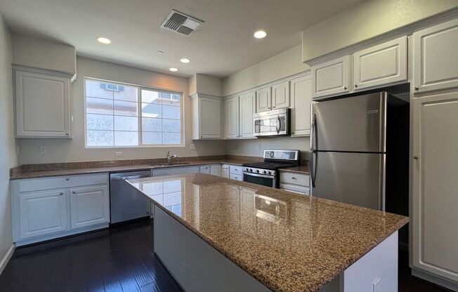 Gorgeous Tri-Level 3 bedroom 3.5 bath Townhome Perfectly Located in North San Jose