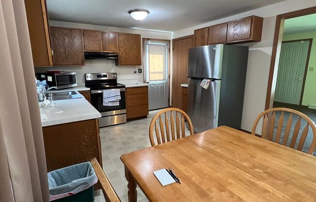 2 beds, 1 bath, $995