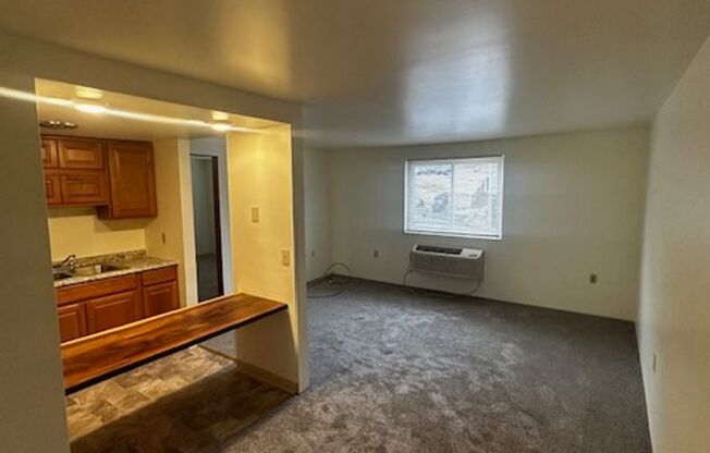 201 Whitestown Village