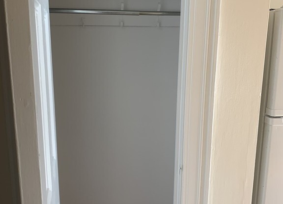 Studio, 1 bath, 350 sqft, $1,500, Unit 84