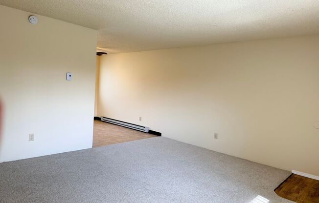 2 beds, 1 bath, 806 sqft, $1,469, Unit 6