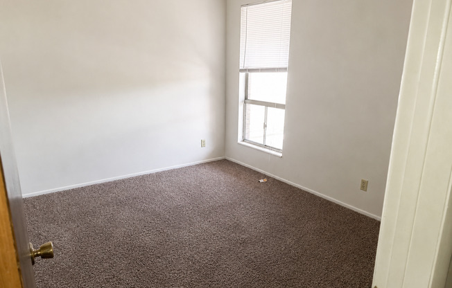 2 beds, 1 bath, 864 sqft, $1,195, Unit Unit 10