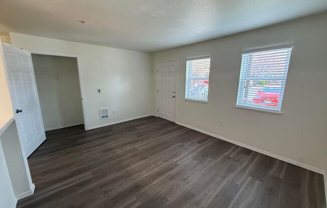 2 beds, 1 bath, 880 sqft, $1,699, Unit K-103