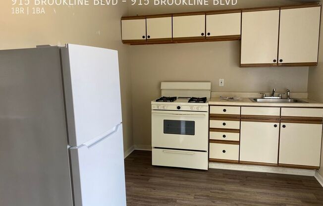 915 Brookline Blvd