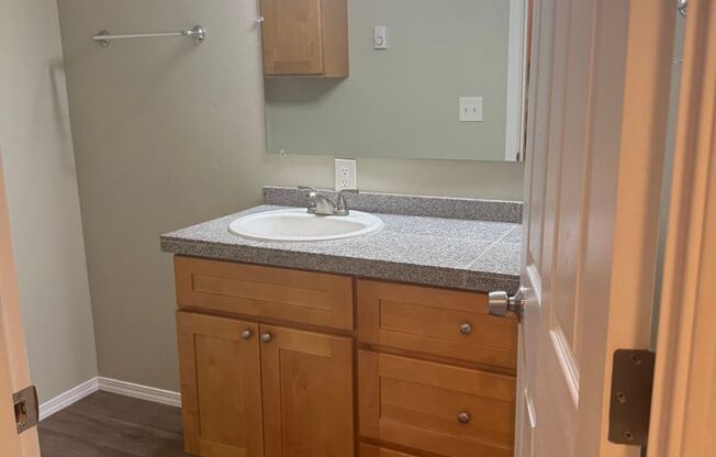 Cozy 1 bedroom 1 bath newly remodeled apartment home available for immediate move in!